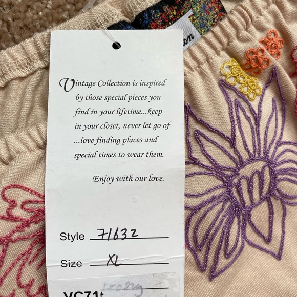 BEAUTIFUL Blouse and skirt outfit! Western/serape design with hand embroidery! - Picture 3 of 9